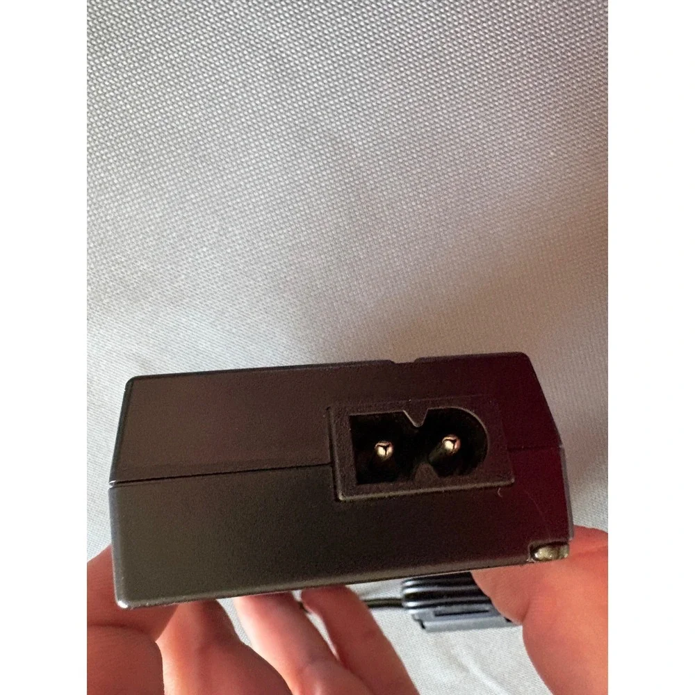 Canon CA-560 Compact Power Adapter 9.5V 2.7A AC Charger for Camcorders Black